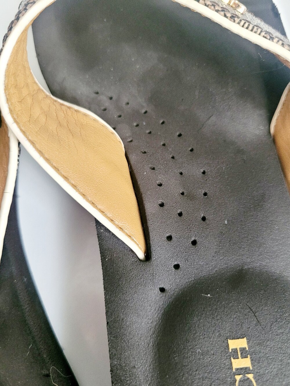 Coach Judy Women's Tan Signature Leather Thong Sandal US 7.5 - Picture 14 of 16